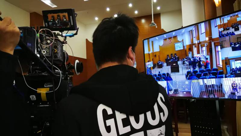 AI生成VS人工创意——宜君县广告片拍摄公司的技术浪漫主义实践